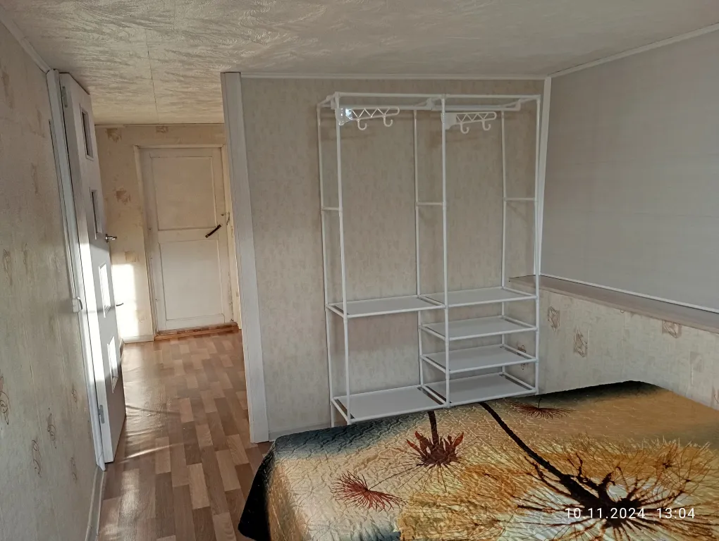 Благоустроенный дом на берегу с баней и катером