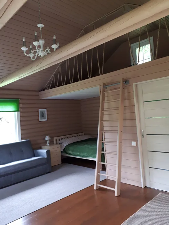 Дом у пруда