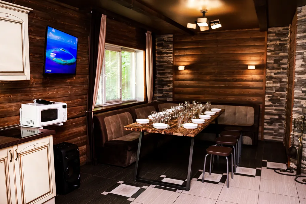 Дом в лесу с бассейном и баней