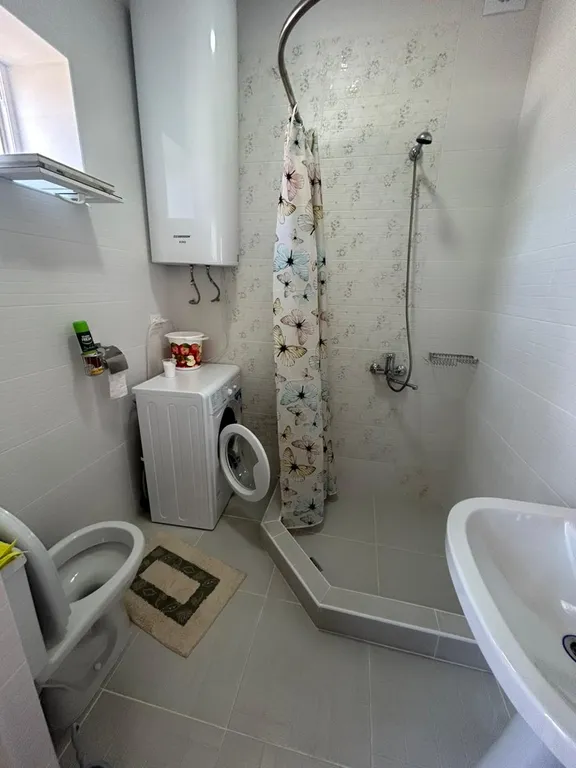 Новый уютный домик в сельской местности из двух комнат для отдыха