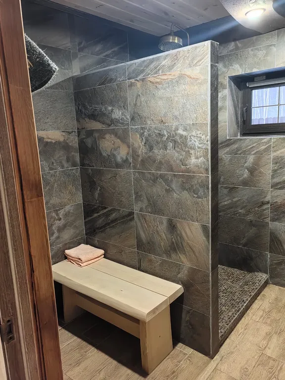 Уютный домик с банькой в лесу