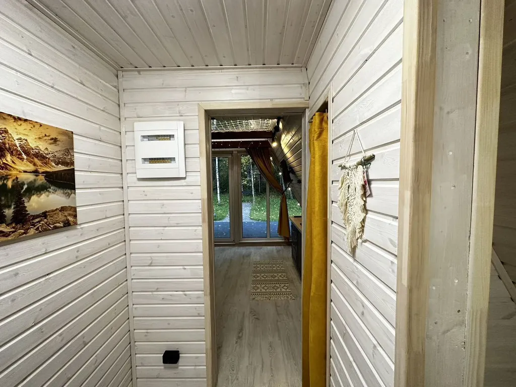 Уютный домик в стиле A-frame рядом с озером