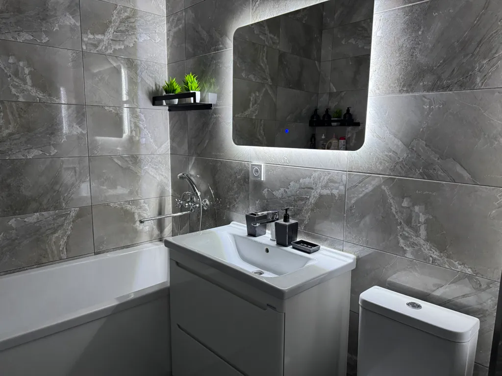 Квартира с новым ремонтом в новостройке