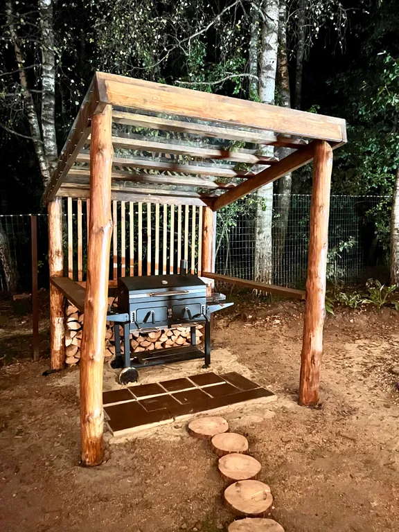 Уютный домик у леса