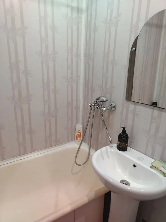 Двухкомнатная квартира посуточно на ул. Мурманская 27.