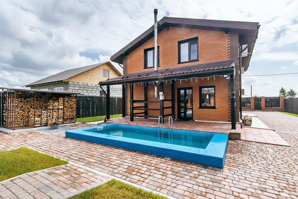 Коттедж двухэтажный с сауной, бассейном, детской площадкой