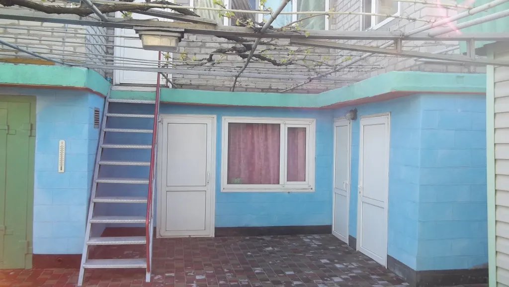 Бюджетная трёхместная комната у моря