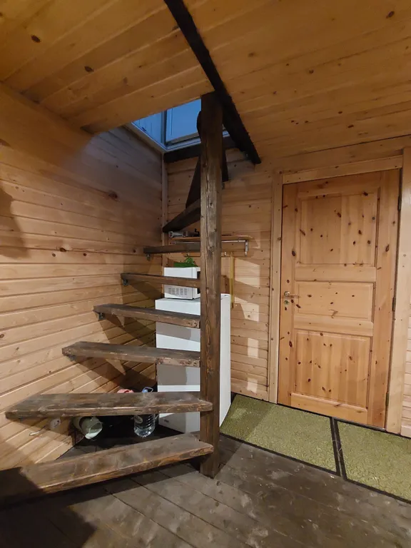 Уединенное место для отдыха у озера