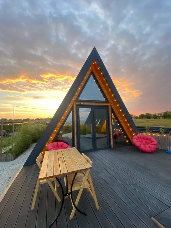 Домик а фрейм для круглогодичного отдыха с джакузи и баней