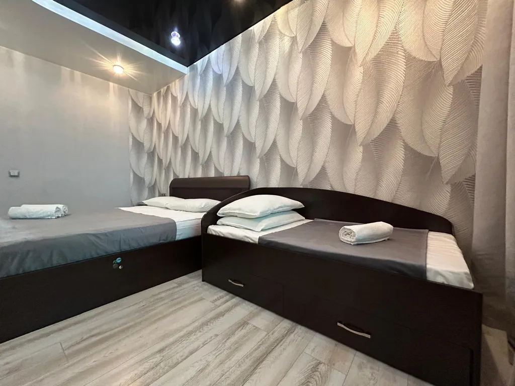 Современная трехкомнатная квартира с большой кухней