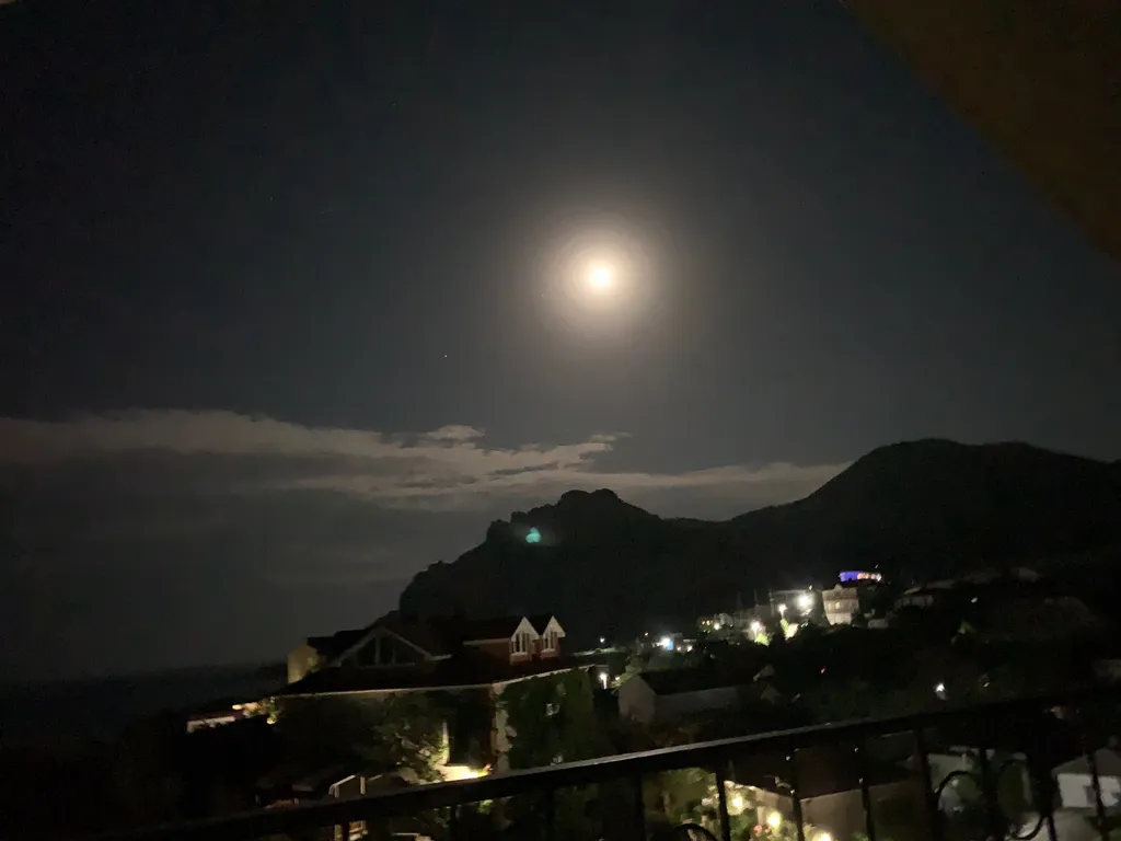 Большие апартаменты. Вилла с беседкой на Киловой горе. 2 этаж