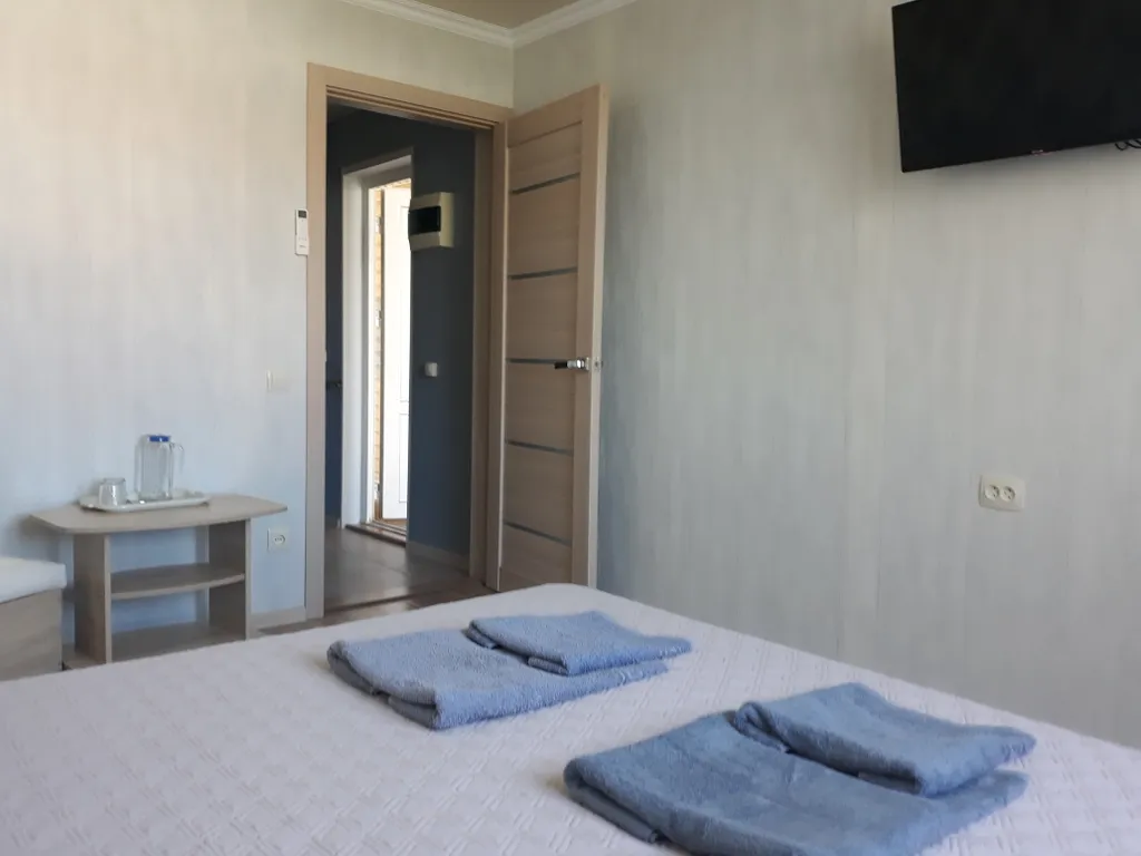 Небольшой 2-х местный номер с 1 двуспальной кроватью