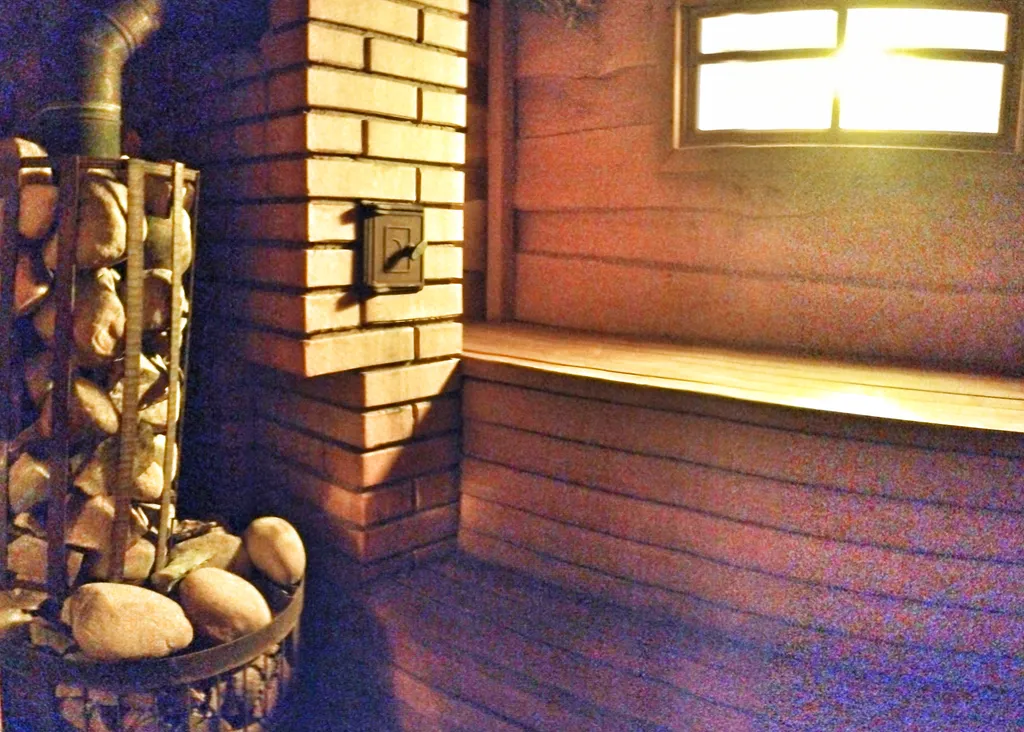 Коттедж под Минском с баней, озером, беседкой