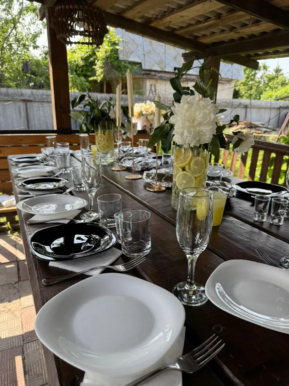 Дом с сауной, мангалом, три спальни, закрытая парковка.
 Новый год