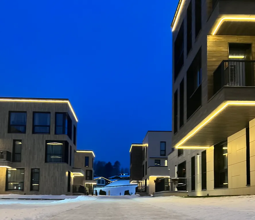 Апартамент с двумя спальнями и большим балконом у курорта