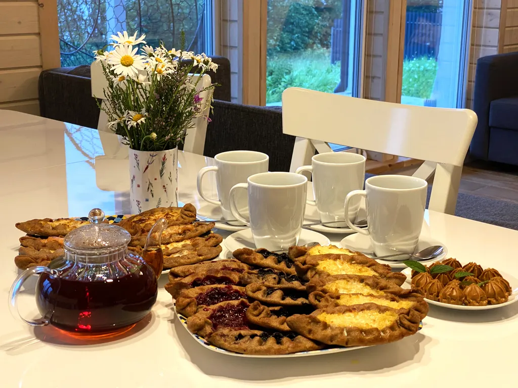 Отдых на берегу озера с видом на горнолыжный курорт и сауной в доме