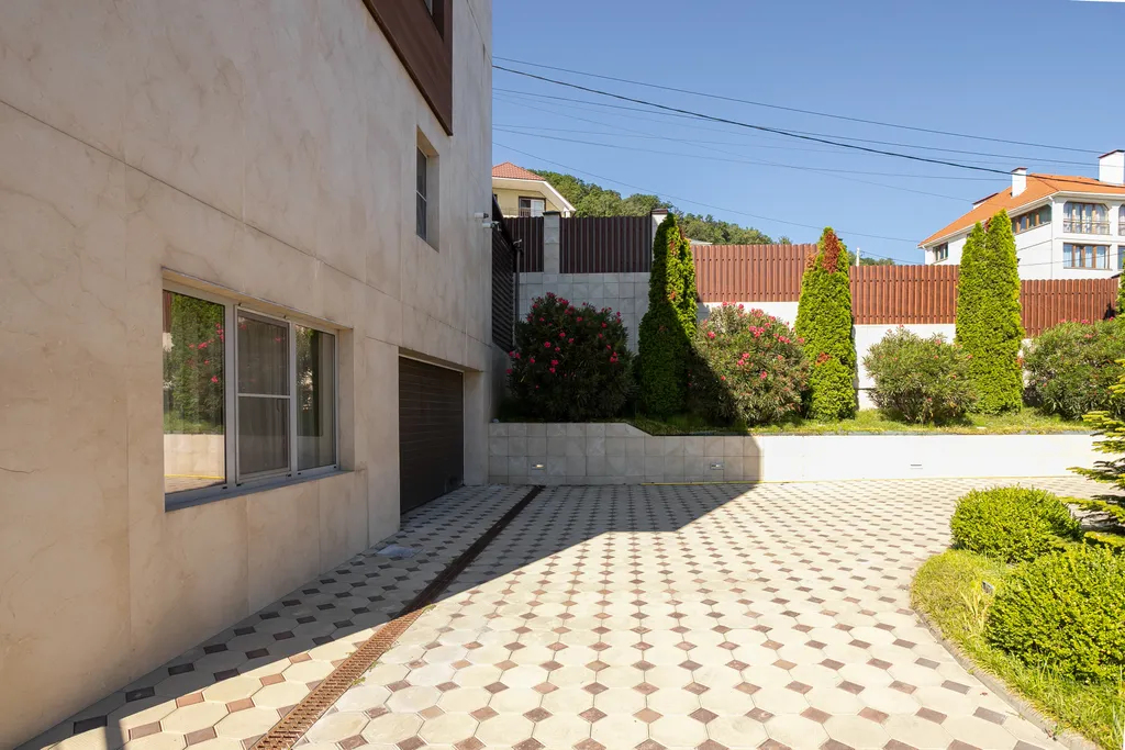 Дом с бассейном с видом на море