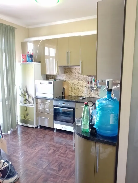 Дом, горы, море