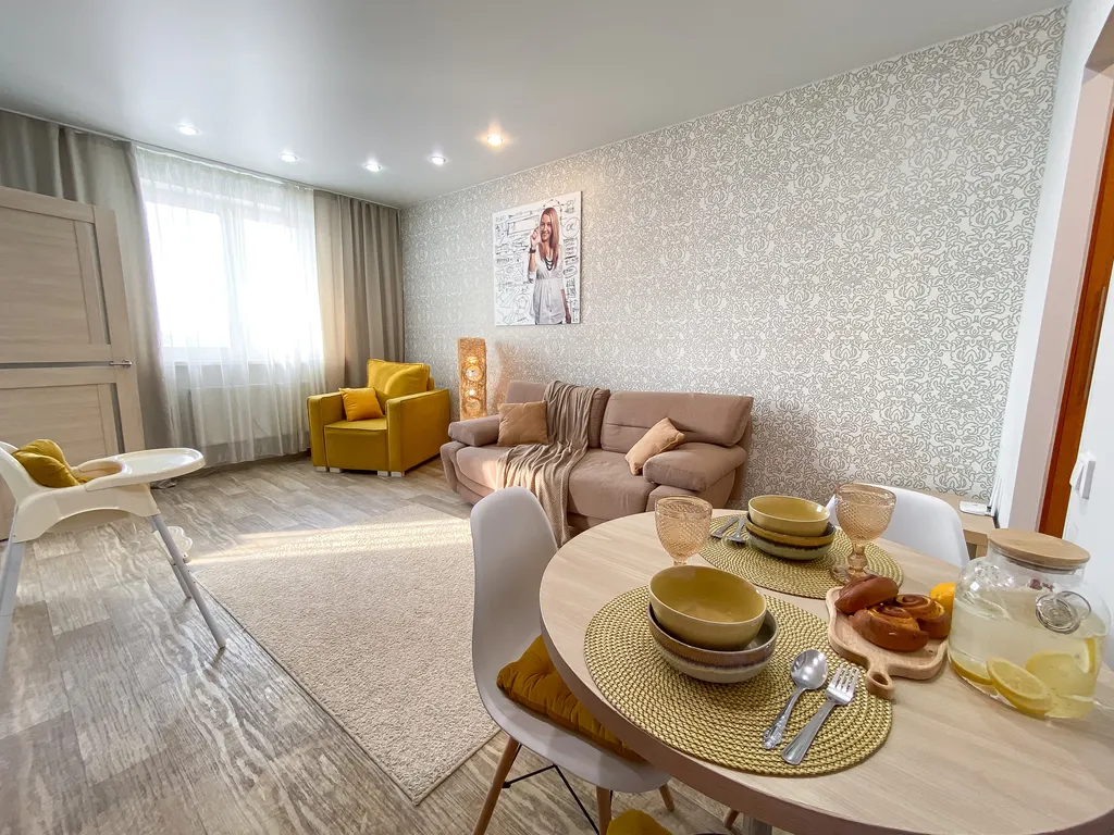 Светлая квартира у ТЦ Аквамолл