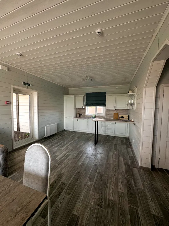 Уютный дом у озера