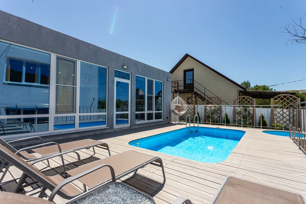 Дом для отдыха с бассейном и банным комплексом