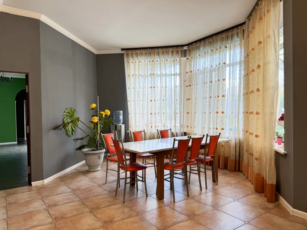 Дом с бассейном у парка Галицкого