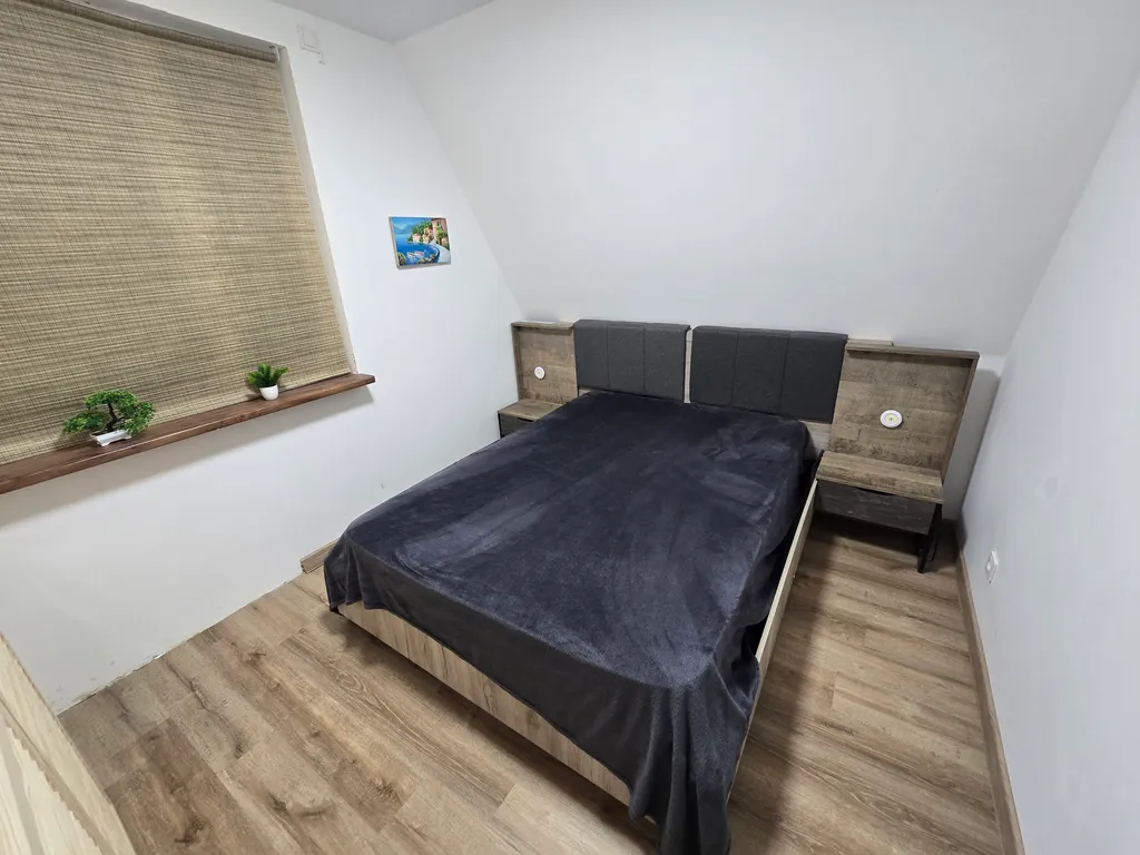 Дом у пруда