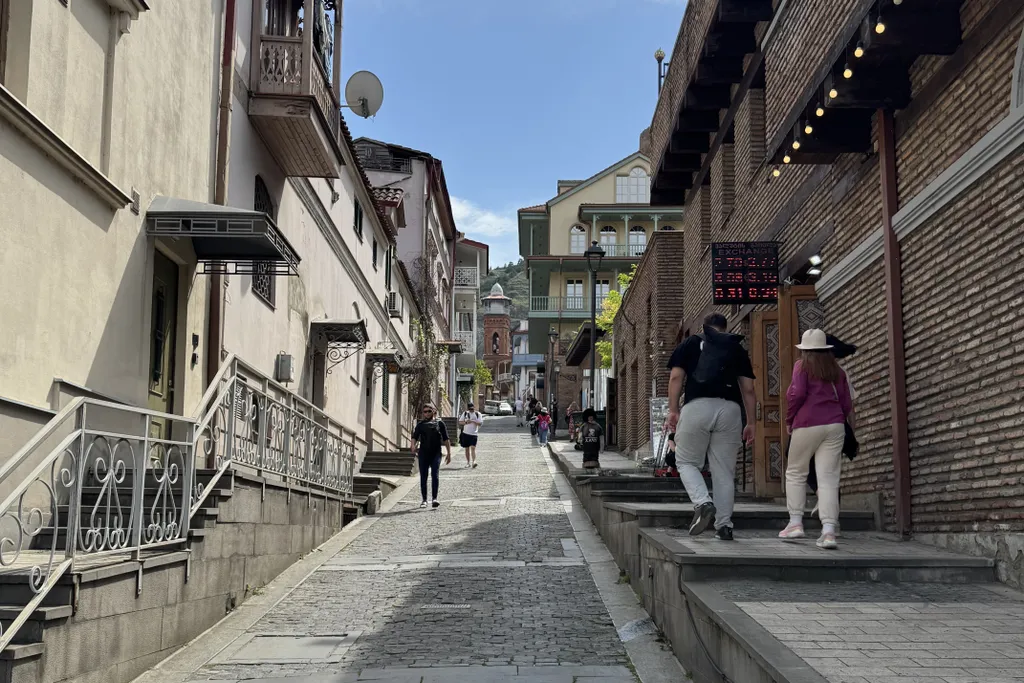 Уютно и стильно в центре города, близко к старому Тбилиси