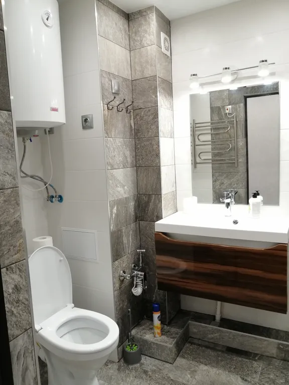 Двухкомнатная квартира в центре города, есть вся техника