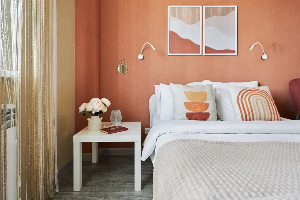 Студия у ЖД вокзала, в центре города