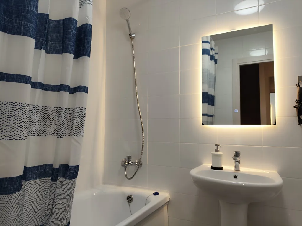 Новая в новом