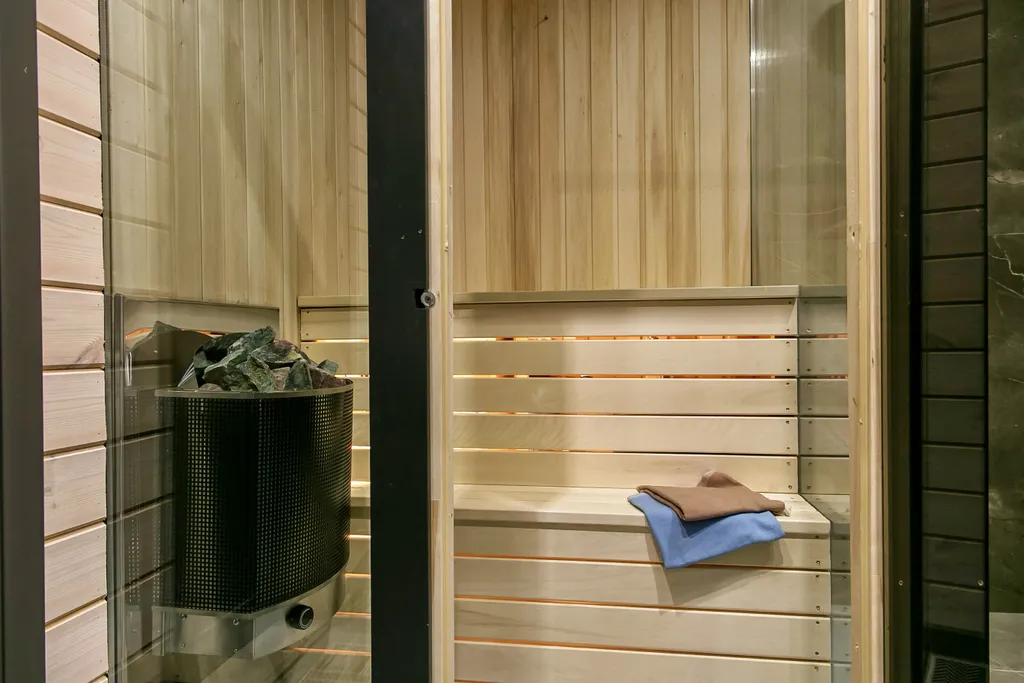 Просторный дом для компании с камином, сауной и общей зоной