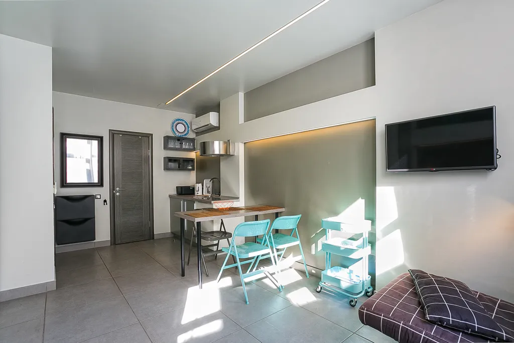 Уютная дизайнерская студия у моря