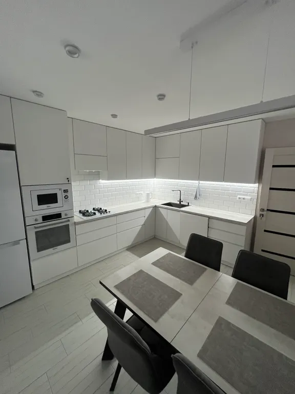 Евро двушка рядом с Монастырём