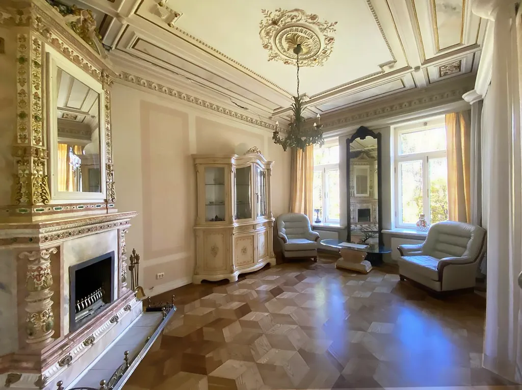 Квартира Колоритная квартира с камином и балконом в особняке Колобовых.Парковка — Санкт-Петербург