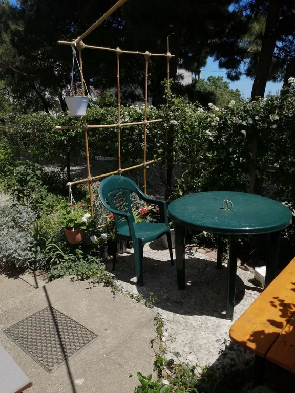 Квартира-студия напротив Мисхорского парка c двориком