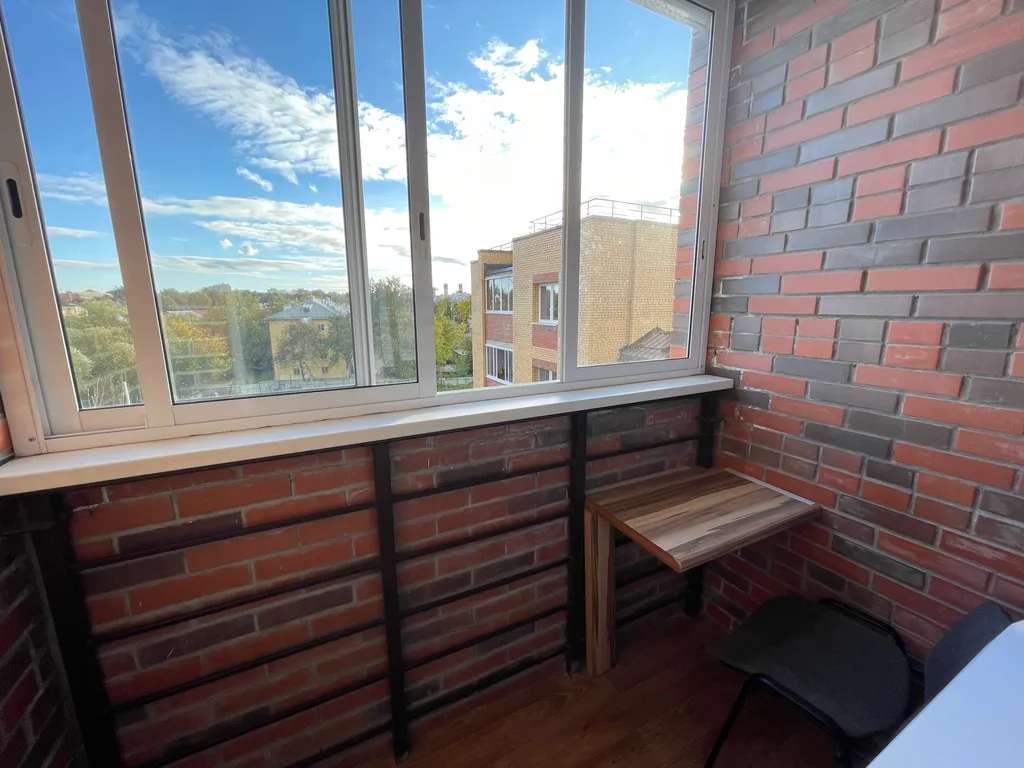 Уютная квартира в новом доме с огороженной территорией, центр города