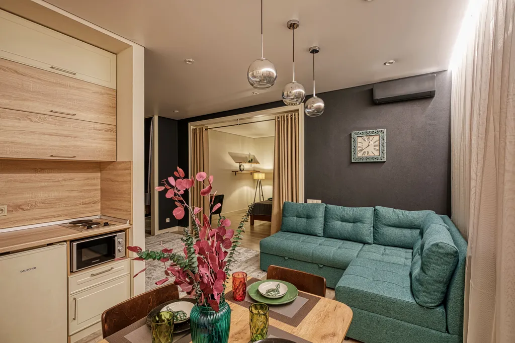 Современный апартамент в центре с видом на город и горы у метро