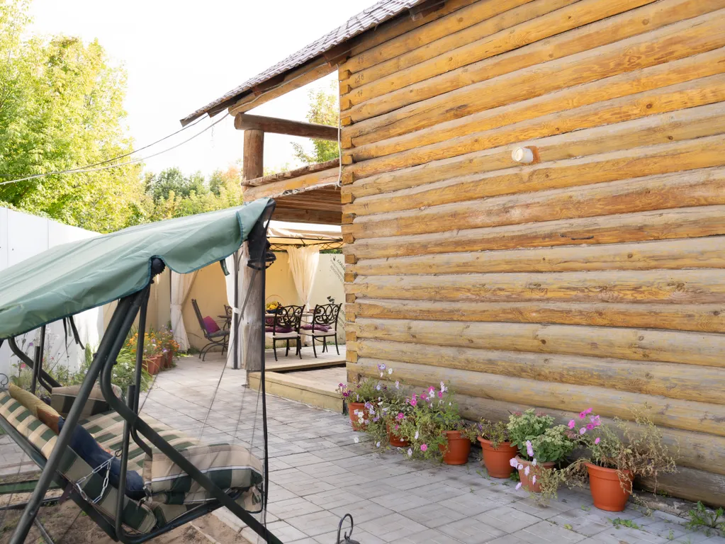Двухэтажный срубовый гостевой домик с русской баней на дровах и купель