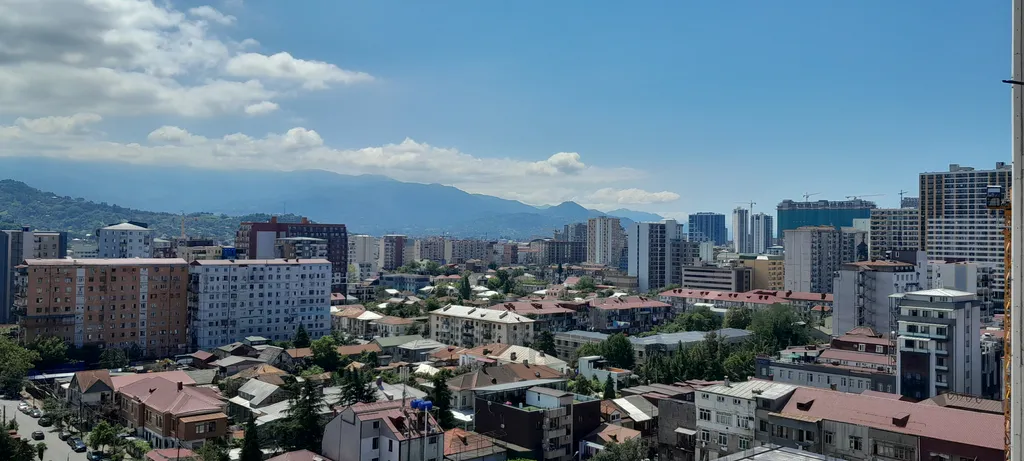 Уютная студия в центре с видом на горы