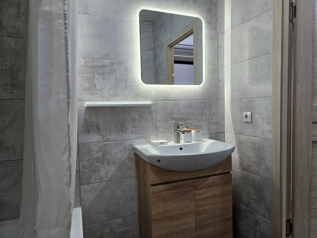 Квартира Просторная 3 км квартира Бирюза на озере в центре города — Горячий Ключ