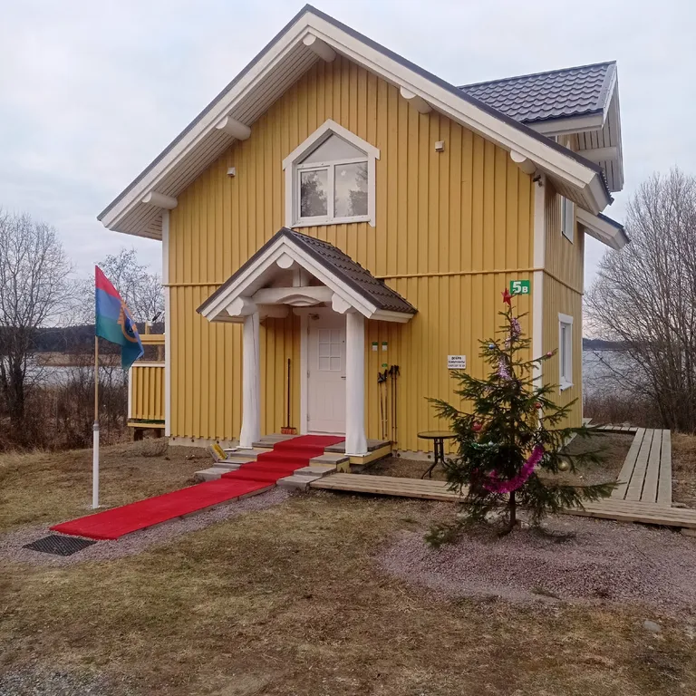 Современный дом на берегу Ладоги