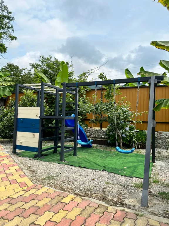 Загородный дом с бассейном и сауной