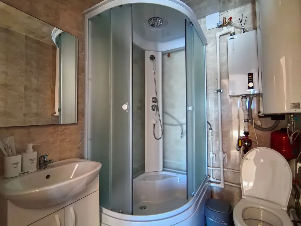 Уютный дом у озера Манжерок