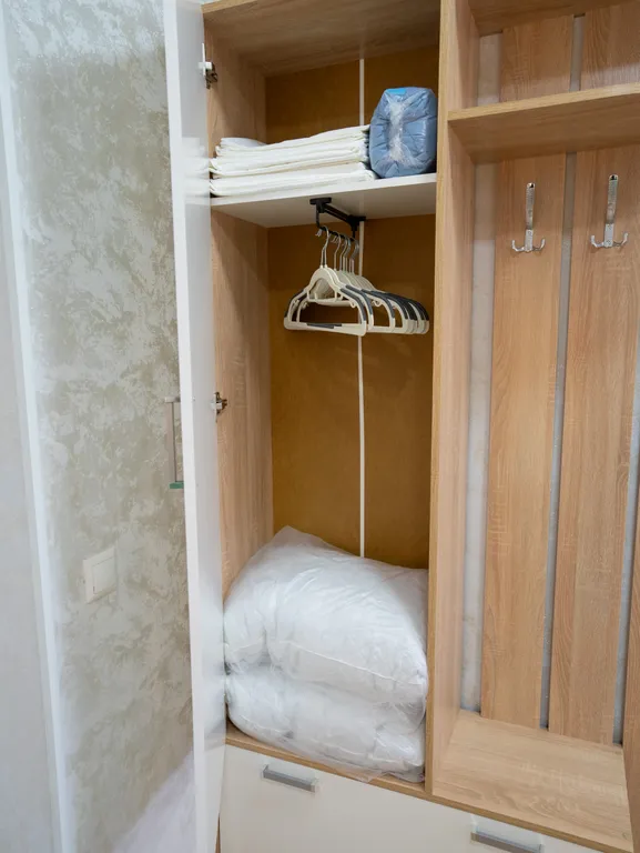 Уютная комната с балконом