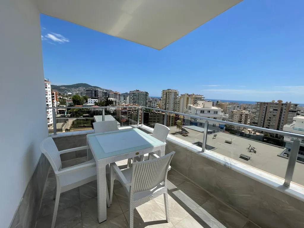 Чудесная новая квартира с видом на горы и море