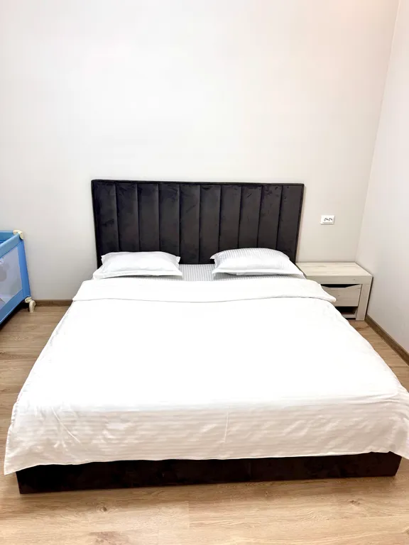 3-комнатная квартира в доме бизнес класса в самом центре левого берега столицы