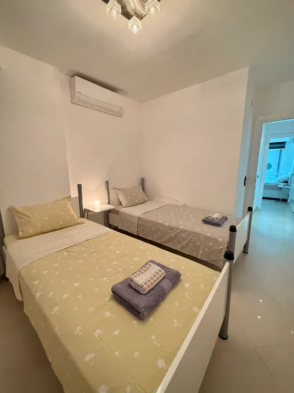 Трехкомнатная квартира на первой береговой линии