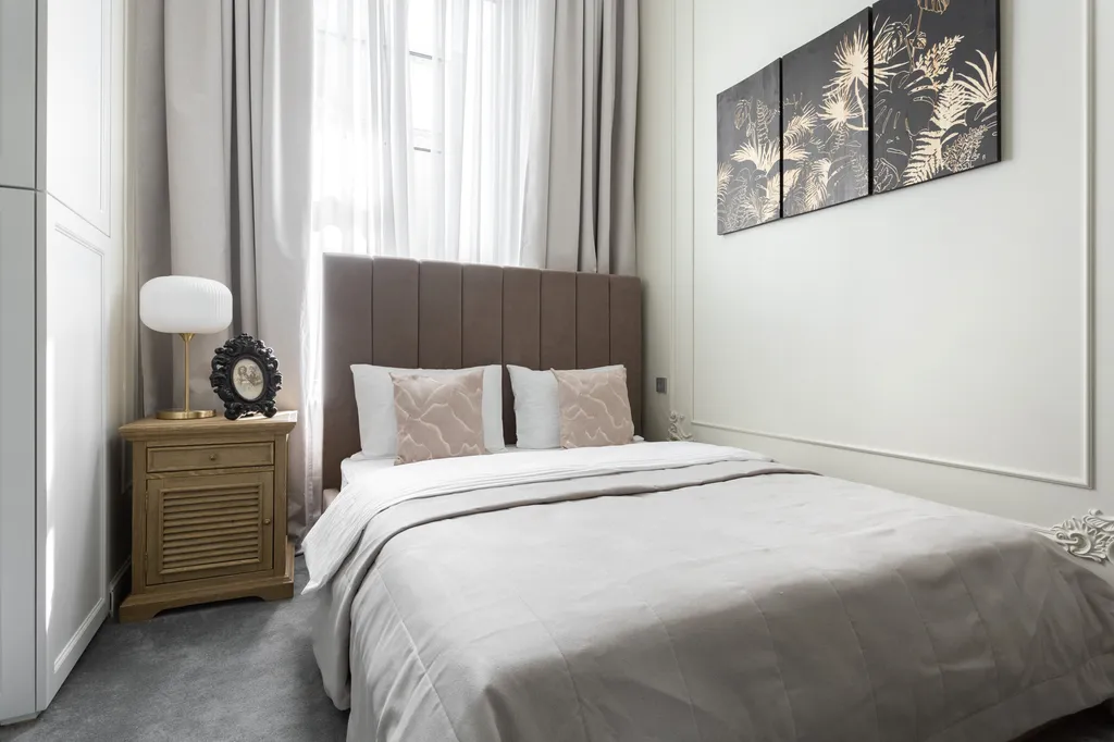 Проcтоpныe 4-к апартaменты c прекpaсным видом нa Hевcкий пpocпект