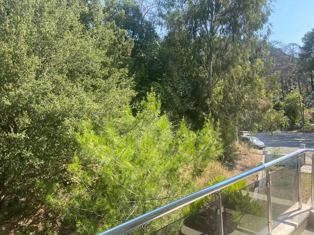 Апартамент с бассейном во дворе в райском уголке Ичмелера